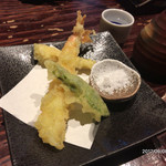 みよ田 - 海老と季節の天ぷら。塩で食べるのも蕎麦と合わせるのも良し！