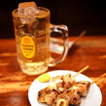 立飲み たきおか - コリコリのナンコツ串でスタート。