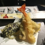 立呑み 魚椿 - 天ぷらは海老、ナス、鯛、ハマチとやっぱ魚系。