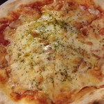 PINE TALE - アンチョビとオレガノのガーリックピザ