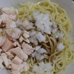 麺や而今 - 冷し和え玉・大城ブラック返しVer.