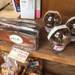 森の魚 - 手作りフルーツケーキも美味しそうでした。