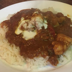 さふらん - 2017年9月。チキンカレー780円。サラダとコーヒー付のセットは980円。