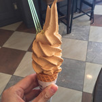 ジェラテリア アクオリーナ - キャラメルのジェラートソフト（600円）税込