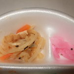日本亭 - 煮物は切り干し大根　漬物は桜漬け　揚げ物にはさっぱりします