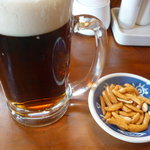 アルバトロス - 生ビール（中）一杯目、付きだし柿の種