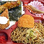 マックスバリュ - 焼きそば＆のっけ弁当　中身