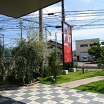 ラ・パティスリー・ベルジュ - 店舗前も綺麗よ