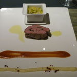 ジョバーノ - 仔牛ロース肉の椎茸詰め　アーモンドのサルサ