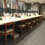 麺や 虎鉄 - 店内　右側がボックス席