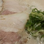 濃厚豚骨醤油ラーメンブタシャモジ - 