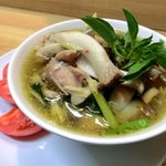 ロムアロイ - 【要予約！】「ゲーンオム」（鶏肉入り　イサーン地方のスープ）：ハーブがたっぷりの“食べるスープ”