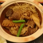 Sukiyaki Kappou Katou - お肉は少な目でした。でも美味しいお肉。白滝と牛蒡のササガキがいい仕事してました。