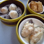 錦選香港特極點心 - ムール貝のチーズソース、具たっぷり海鮮餃子、すり身や竹の子入り湯葉巻き