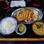 キッチンあべ - とりかつ（小ライス，みそ汁，漬物）