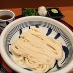 梅田はがくれ - うどんが運ばれてきました