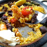 Bar Espanol LA BODEGA 大阪店 - 海老と牛煮込み・マッシュルームパエリャ