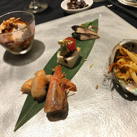 スーツァン・レストラン陳 渋谷店 - チャイニーズオードブル
                よだれ鶏、さんまのスモーク、卵白と雲丹ピータン、海老の紹興酒漬け、