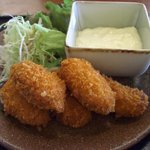 魚匠　粋でいなせ - カキフライのアップ (５粒ありました。粒は小さめです。タルタルソースがたっぷり。）