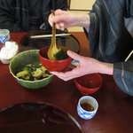 虎屋 壺中庵 - 女将さんが取り分けてくれます