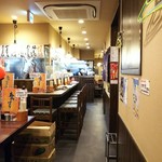 Toriyasu - 店内(１階)閉店時間前なので人がいない