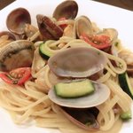 チェルバイア - プランツォＡ 1200円 の愛知産アサリとフレッシュトマトのリングイネ