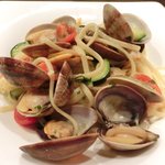 チェルバイア - プランツォＡ 1200円 の愛知産アサリとフレッシュトマトのリングイネ