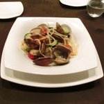 チェルバイア - プランツォＡ 1200円 の愛知産アサリとフレッシュトマトのリングイネ