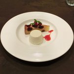 チェルバイア - 自家製デザート 600円 のパンナコッタ、アメリカンチェリータルト、ベリーの盛り合せ