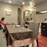 チェルバイア - 店内のテーブル席の風景です