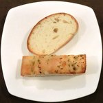 チェルバイア - プランツォＡ　1200円 のフォカッチャとバゲット(1回目)