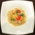 チェルバイア - プランツォＡ　1200円 の海老のフレッシュトマトのリングイネ カラスミ添え