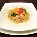 チェルバイア - プランツォＡ　1200円 の海老のフレッシュトマトのリングイネ カラスミ添え