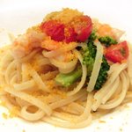 チェルバイア - プランツォＡ　1200円 の海老のフレッシュトマトのリングイネ カラスミ添え