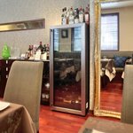 チェルバイア - 店内のテーブル席の風景です