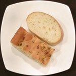 チェルバイア - プランツォＡ 1200円 のフォカッチャとバゲット(1回目)