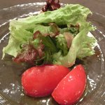 チェルバイア - プランツォＡ 1200円 の自家製ハムとサラダ