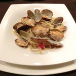 チェルバイア - プランツォＡ 1200円 のアサリとフレッシュトマトのリングイネ