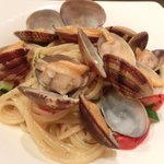 チェルバイア - プランツォＡ 1200円 のアサリとフレッシュトマトのリングイネ