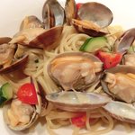 チェルバイア - プランツォＡ 1200円 のアサリとフレッシュトマトのリングイネ