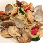 チェルバイア - プランツォＡ 1200円 のアサリとフレッシュトマトのリングイネ