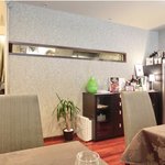 チェルバイア - 店内のテーブル席の風景です