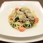 チェルバイア - プランツォＡ 1200円 の岩手山牡蠣とフレッシュトマトのリングイネ