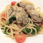 チェルバイア - プランツォＡ 1200円 の岩手山牡蠣とフレッシュトマトのリングイネ