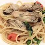 チェルバイア - プランツォＡ 1200円 の岩手山牡蠣とフレッシュトマトのリングイネ