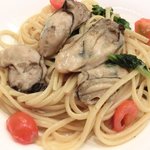 チェルバイア - プランツォＡ 1200円 の岩手山牡蠣とフレッシュトマトのリングイネ