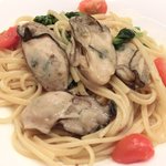 チェルバイア - プランツォＡ 1200円 の岩手山牡蠣とフレッシュトマトのリングイネ