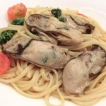 チェルバイア - プランツォＡ 1200円 の岩手山牡蠣とフレッシュトマトのリングイネ