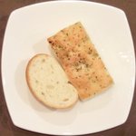 チェルバイア - プランツォＡ 1200円 のフォカッチャとバゲット