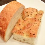 チェルバイア - プランツォＡ 1200円 のフォカッチャとバゲット